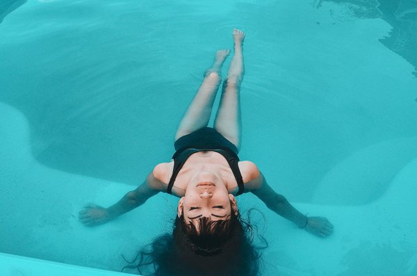 Comparaison Économique : Faut-il Opter pour un Robot de Piscine ou Privilégier le Nettoyage Manuel ?